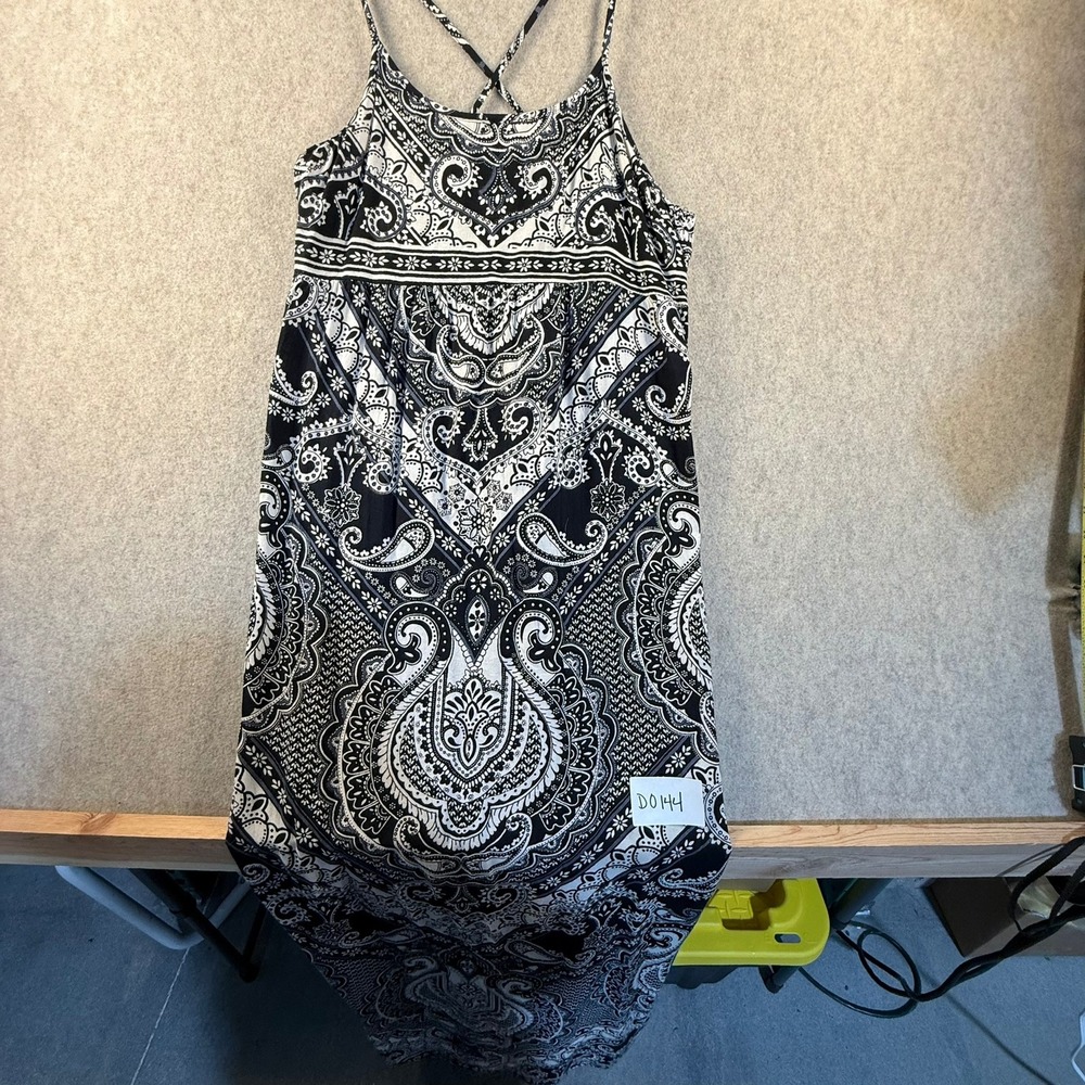 Angie Black White Paisley Lace Up Back Maxi Dress Large Rayon Boho Cami Strappy